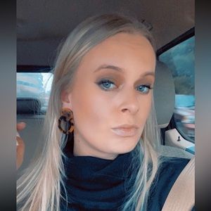 Meet your Posher, Janel